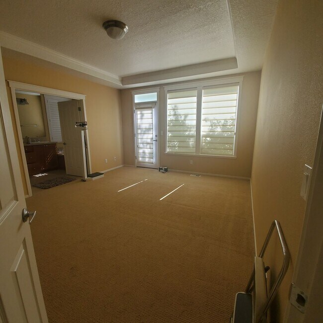 Building Photo - 5 Bedroom Main floor Master Suite ~