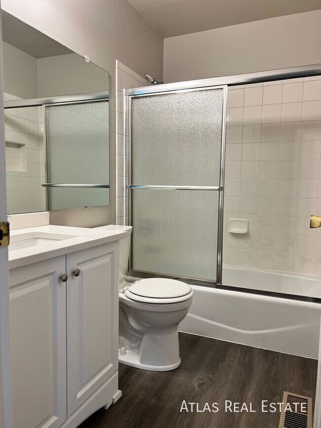 Building Photo - 11194 Forest Ave