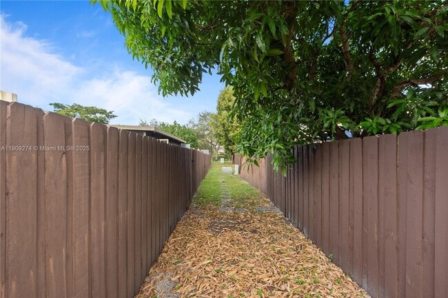 Building Photo - 2331 Dogwood Ct