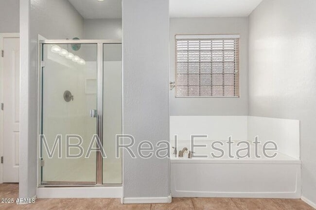 Building Photo - 42511 W Cheyenne Dr