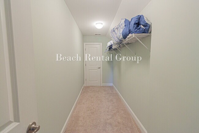 Building Photo - Fully Furnished Corner Lot with Screened Patio