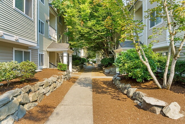 Building Photo - Fairwood Pond