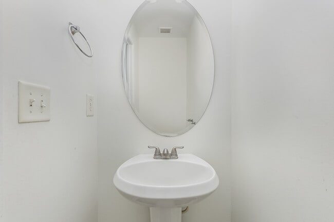 Building Photo - 400 Erin Taylor Ln