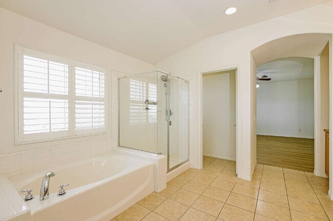 Building Photo - Experience Scenic Luxury in This Spectacular 4-Bed+Office/4-Bath Home Within the Exclusive Sycamo...