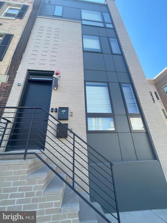 Building Photo - 2547 Grays Ferry Ave