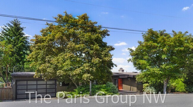 Building Photo - Extraordinary 4BR, 4200sf Mid Century Water View Home with Amazing Outdoor Spaces