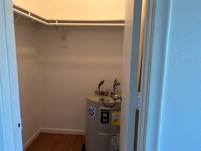 Building Photo - 5168 NE 6th Ave