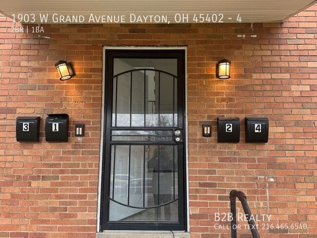 Building Photo - 1903 W Grand Ave