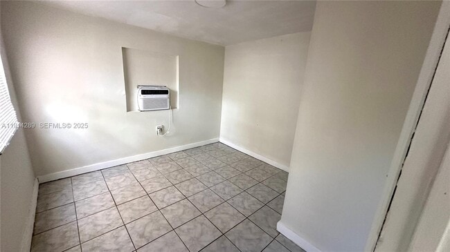 Building Photo - 2250 NE 136th St