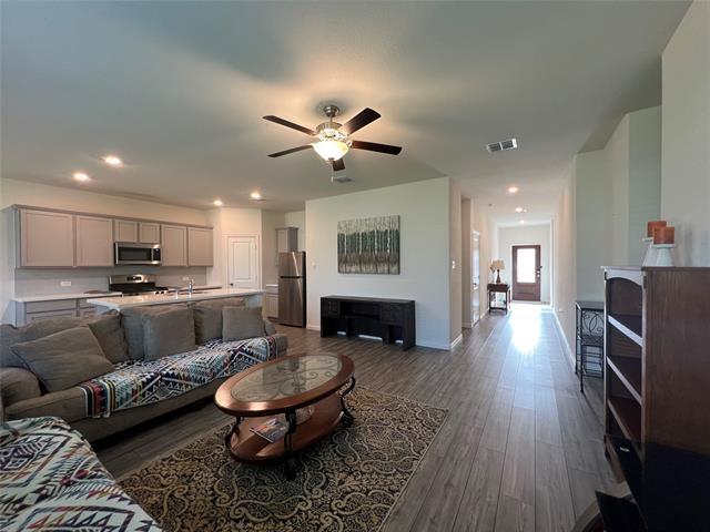 Building Photo - 305 Hackberry St
