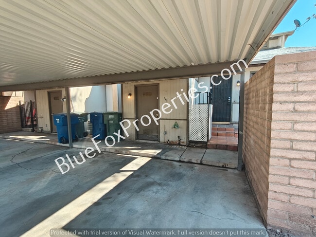 Building Photo - 2740 N Malibu Dr