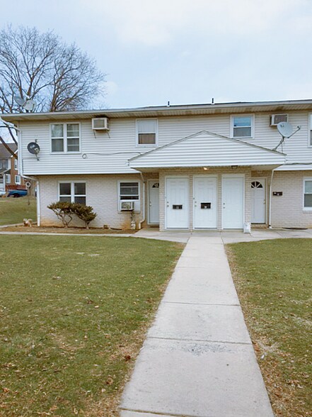 Primary Photo - 1116 S Hall St