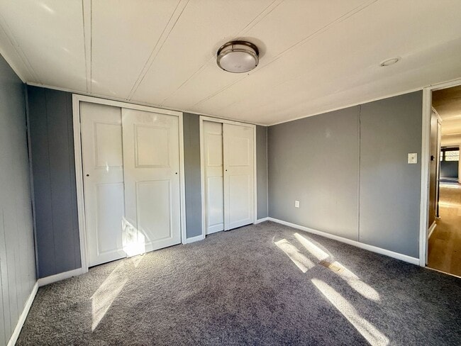 Building Photo - Spacious 2 bed, 1.5 bath Home FOR RENT in Commercial Twp $1450