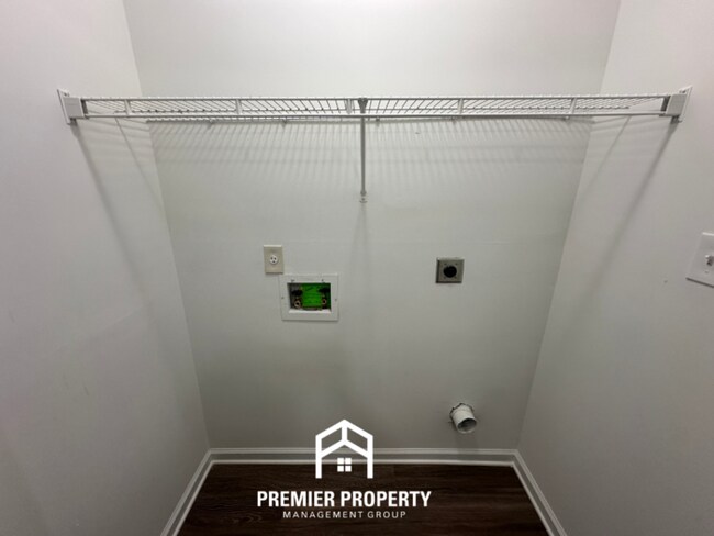 Building Photo - 6726 State Line Rd