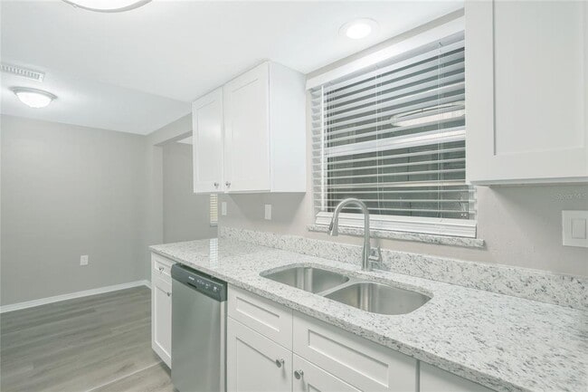 Building Photo - 5135 Kiwi Dr