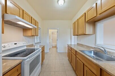 Building Photo - Charming & Updated Home with Garage