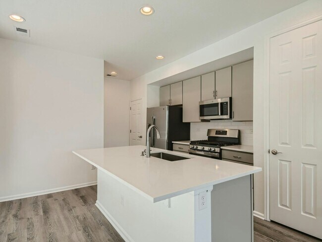 Building Photo - 9671 Truckee St