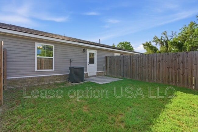 Building Photo - 34 Pine St