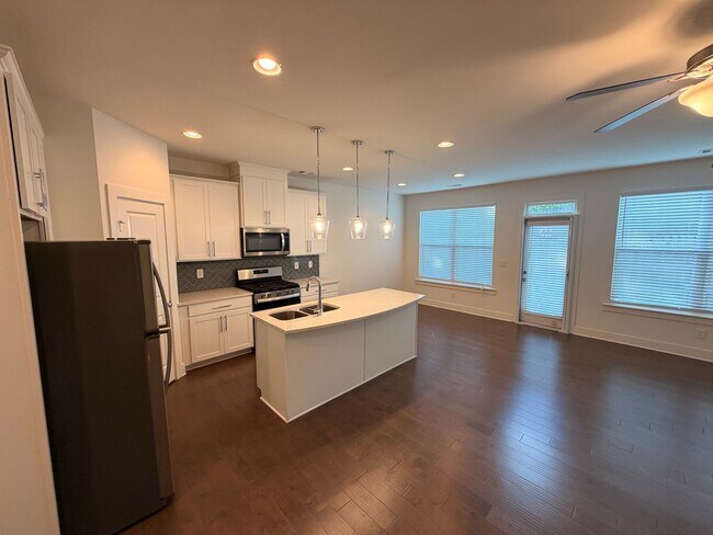 Building Photo - Unwind in Winder, with a Beautiful 3 Bed 2.5 Bath Townhome!