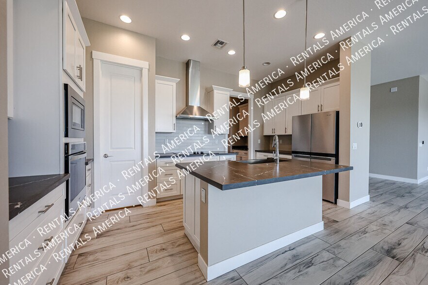 Building Photo - 31121 N 136th Wy