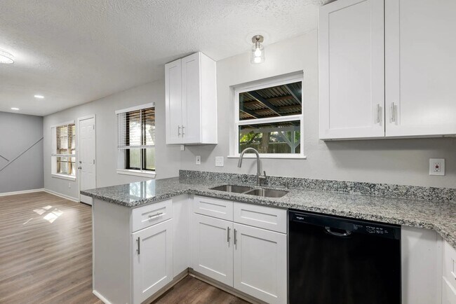 Building Photo - 9806 Thrush St