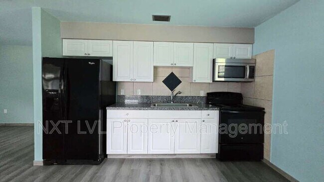 Building Photo - 2095 Eloise Cir