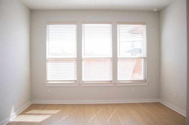 Building Photo - 123 Table Top Bnd