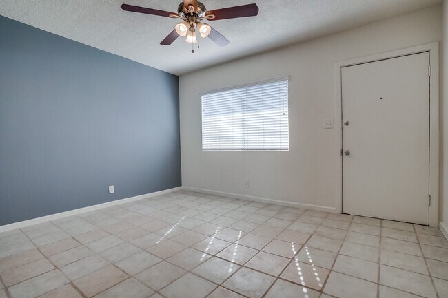 Building Photo - 2425 - 2431 S. Ridgeley Dr