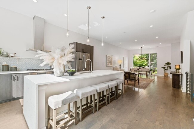 Building Photo - 801 N 6th St