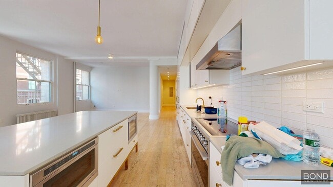 Primary Photo - 452 Broome St