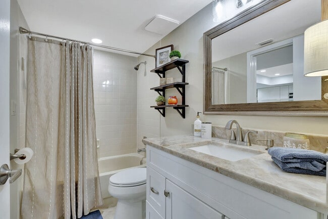 Building Photo - 16436 Timberlakes Dr