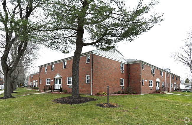 Nassau Arms Apartments - 276 Nassau