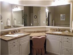 Building Photo - 1044 Memorial Village Dr