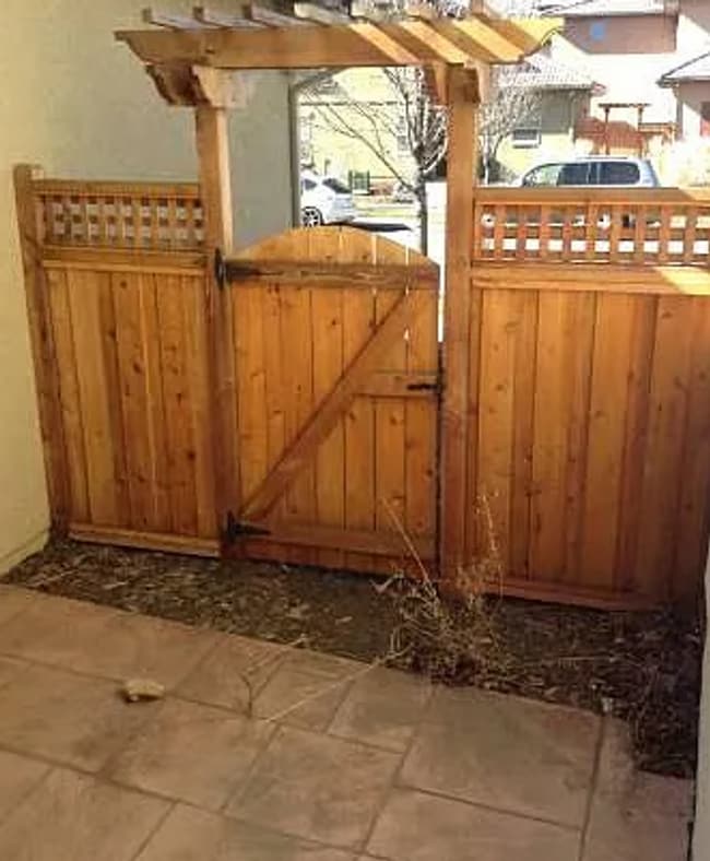 Building Photo - 2 story, 2 bedroom unit with attached 1 car garage and private yard.