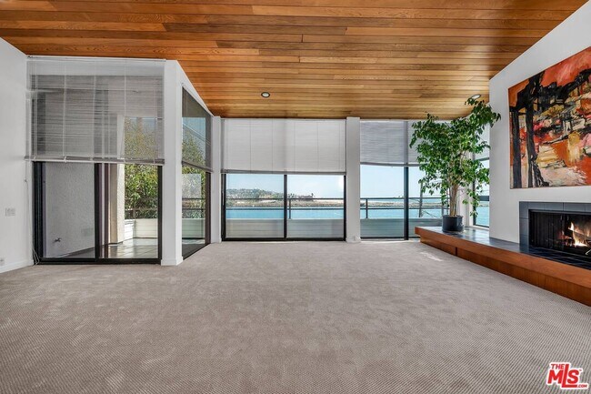 Building Photo - 15 Via Marina