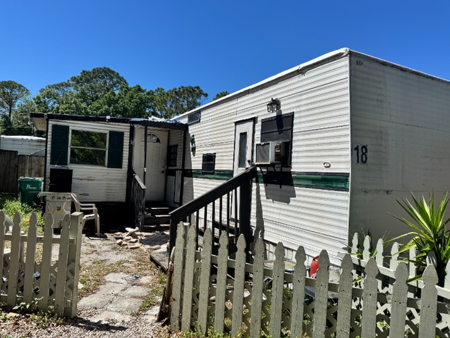 Building Photo - 4115 Aurora Rd