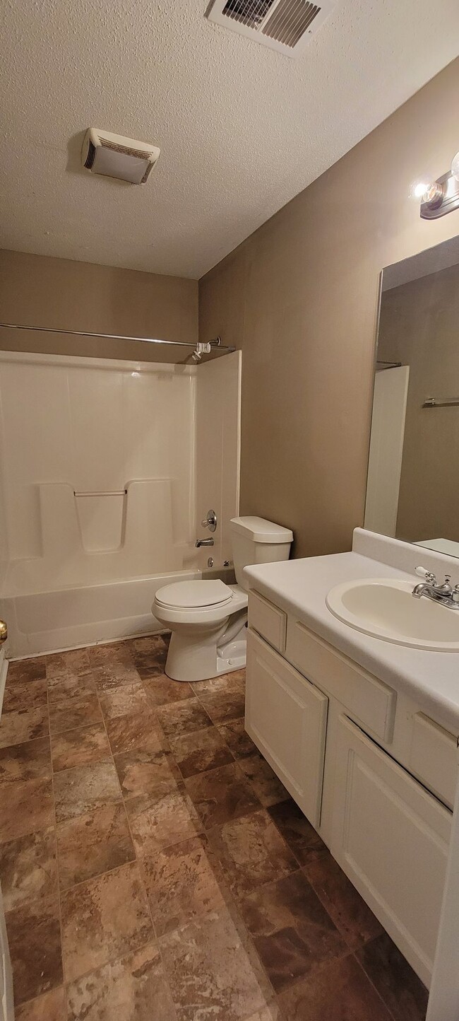 Building Photo - So CLEAN and AFFORDABLE~