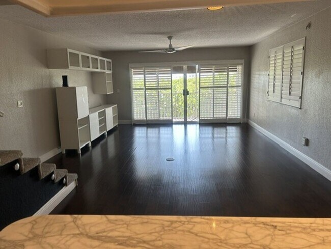 Building Photo - Luxury living with an Intracoastal view and direct access to dock, marina and lift