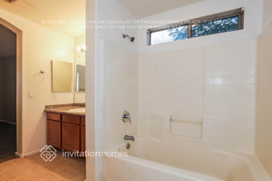 Building Photo - 5409 S 7th Dr