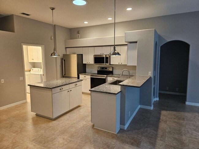 Building Photo - 5 Asparagus Ct