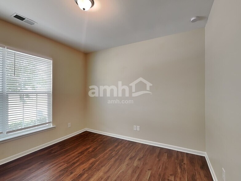 Building Photo - 1613 Deer Meadows Dr