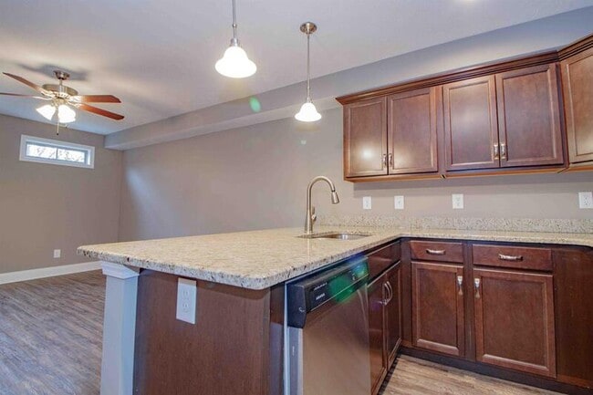 Building Photo - 325 Landrum Pl