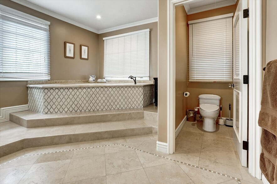 Building Photo - 4751 Topeka Dr