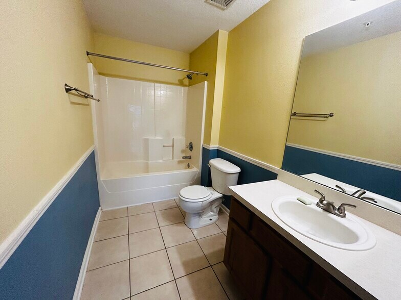 Building Photo - 9690 Amarante Cir