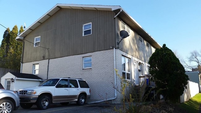 Building Photo - 252 Gompers Ave