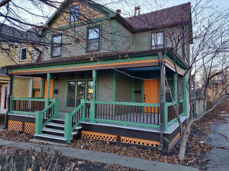 front - 3158 Oak St