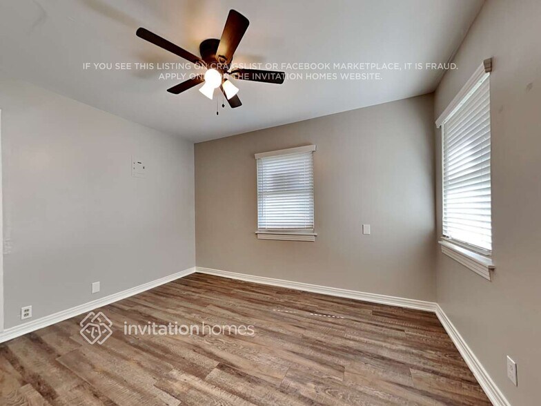 Building Photo - 4136 Winfield Ave
