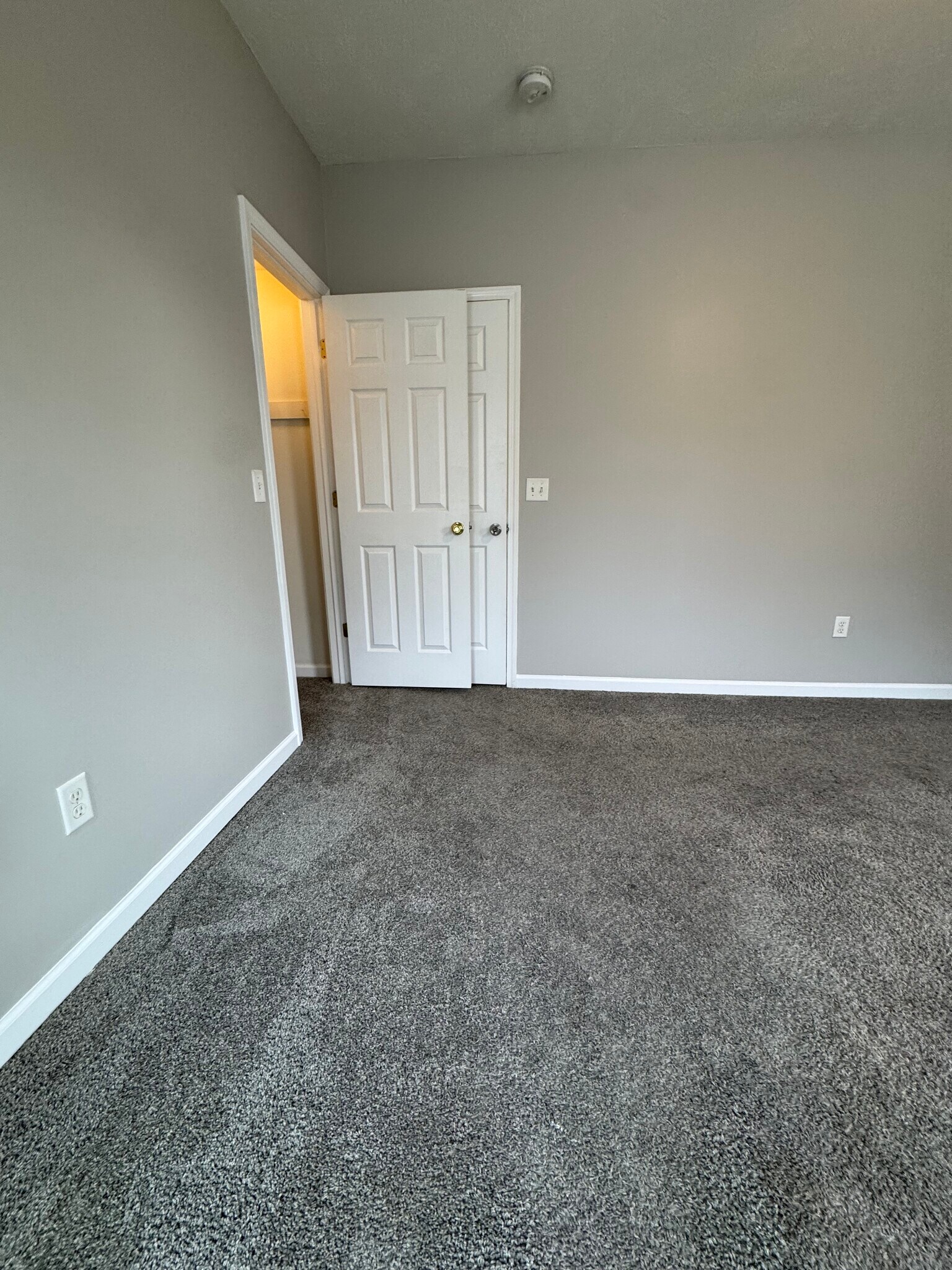 Building Photo - 310 E Mulberry St