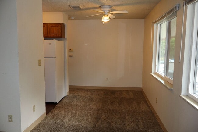 Building Photo - Bright Top Floor 1-Bedroom Near CSU + $200...