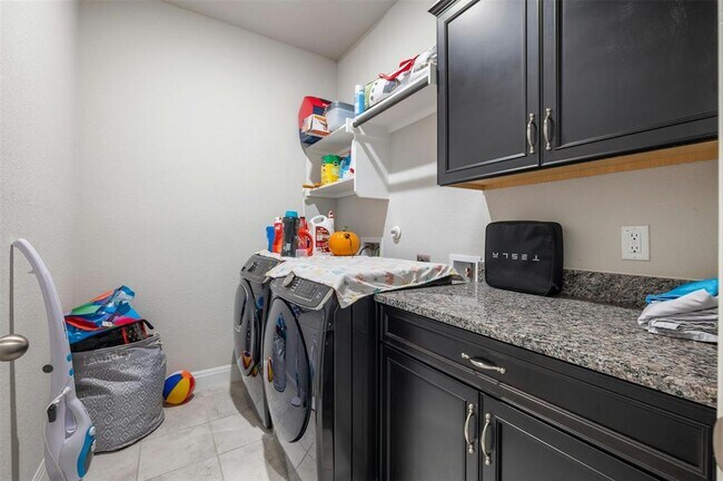 Building Photo - 15613 Cabrillo Way